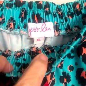 Women’s shorts with pockets